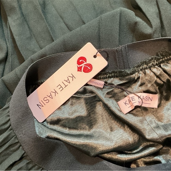 2 PK MIDI LENGTH SKIRTS SIZE MEDIUM ONE NWT - Picture 4 of 7